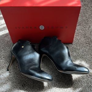 IVANKA TRUMP Ankle Booties - Juno Mid Heel Size 8M